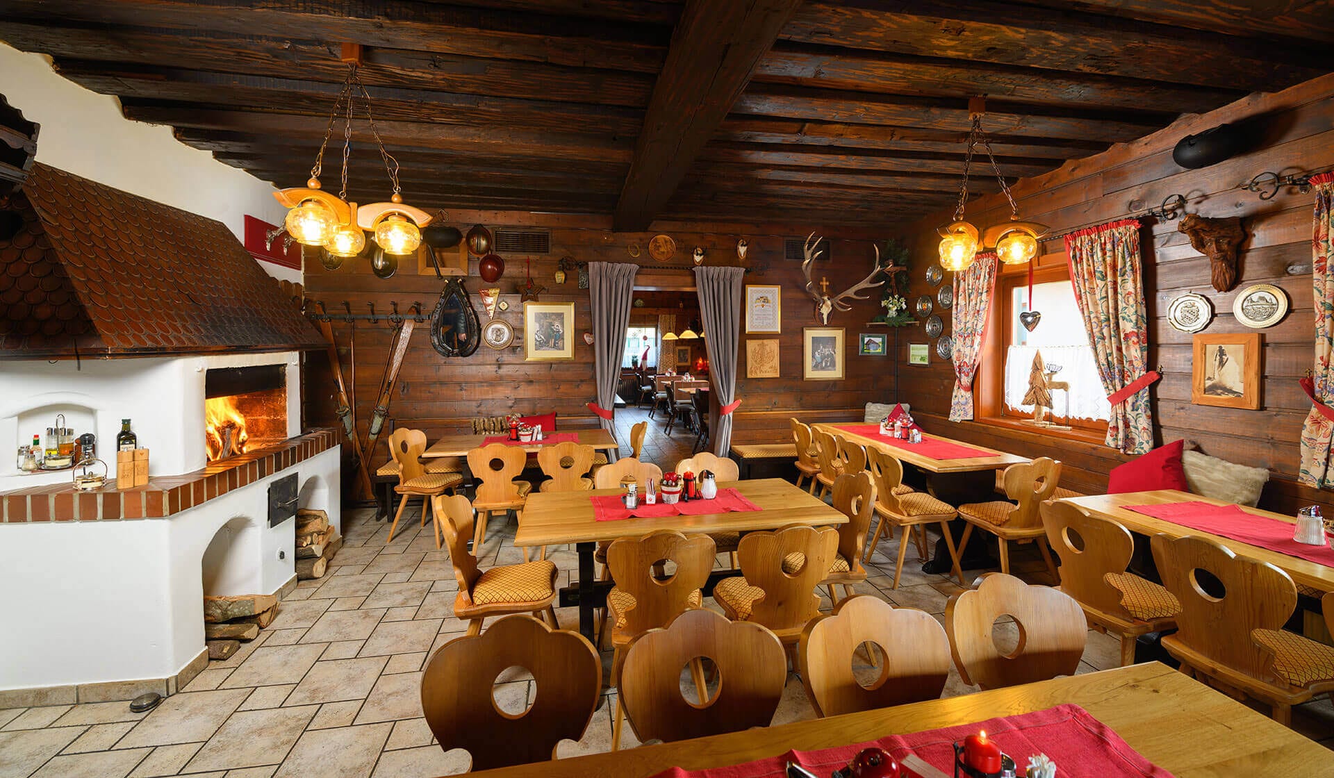 Après-Ski mit Stil &amp; Skihütte in Flachau, direkt an der Piste &amp; Talstation